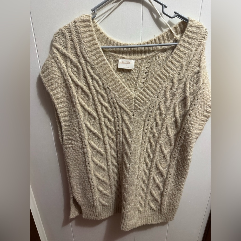 Allie Rose Cable Knit V-Neck Sweater Vest size small NWOT